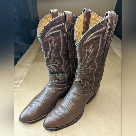 Tony Lama Black Label men's sz 9.5D two tone brown leather Western cowboy boots.